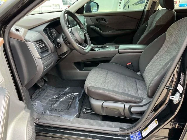 Used 2021 Black Nissan S image 27