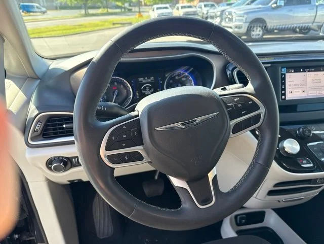 Used 2023 Black Chrysler LX image 15