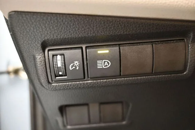 Used 2025 Blue Toyota L image 28