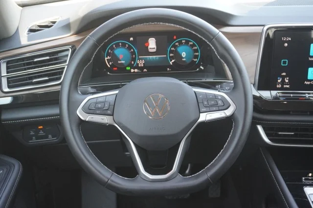 New 2026 Pure Gray Volkswagen 2.0T SE w/Technology image 23