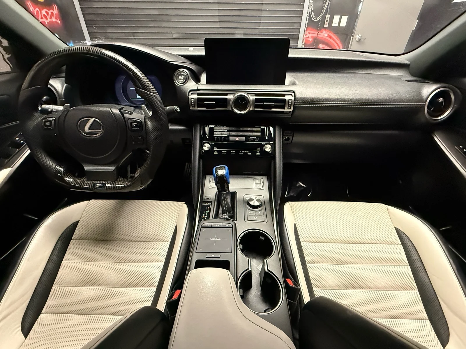 Used 2021 Ultra White (083) Lexus F SPORT image 27