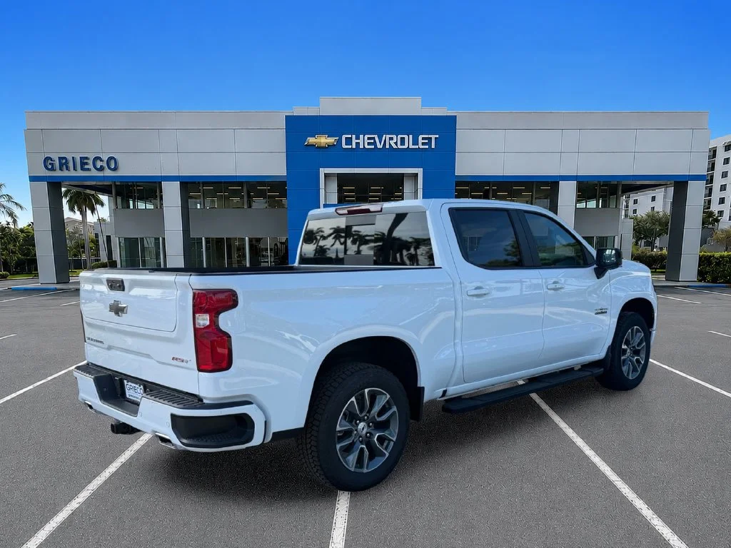 New 2026 Summit White Chevrolet RST image 7