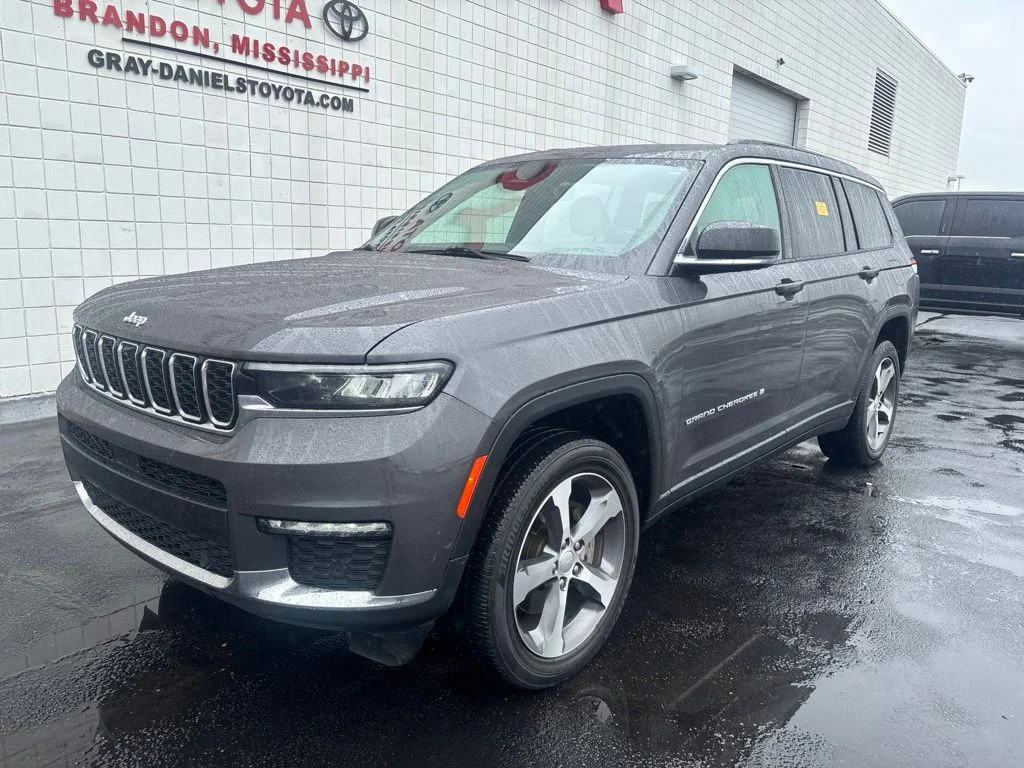 Used 2024 Gray Jeep Limited image 1