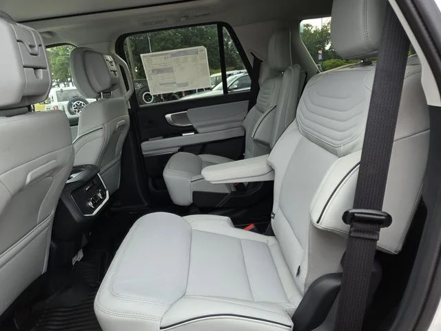New 2027 Star White Metallic Tri-Coat Ford Platinum image 16
