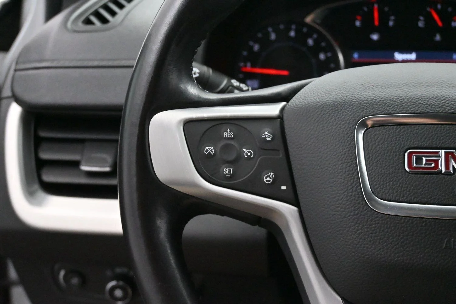 Used 2022 QUICKSILVER METALLIC GMC SLT image 18