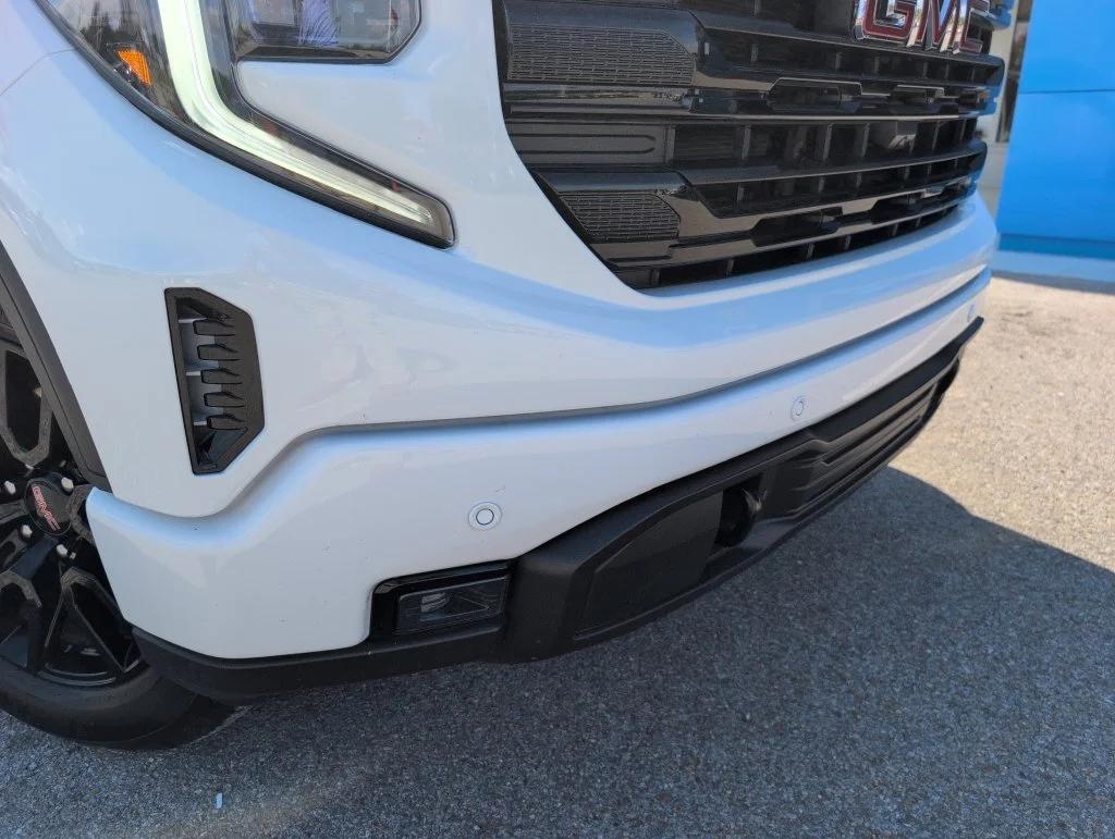 Used 2024 White GMC Elevation image 10