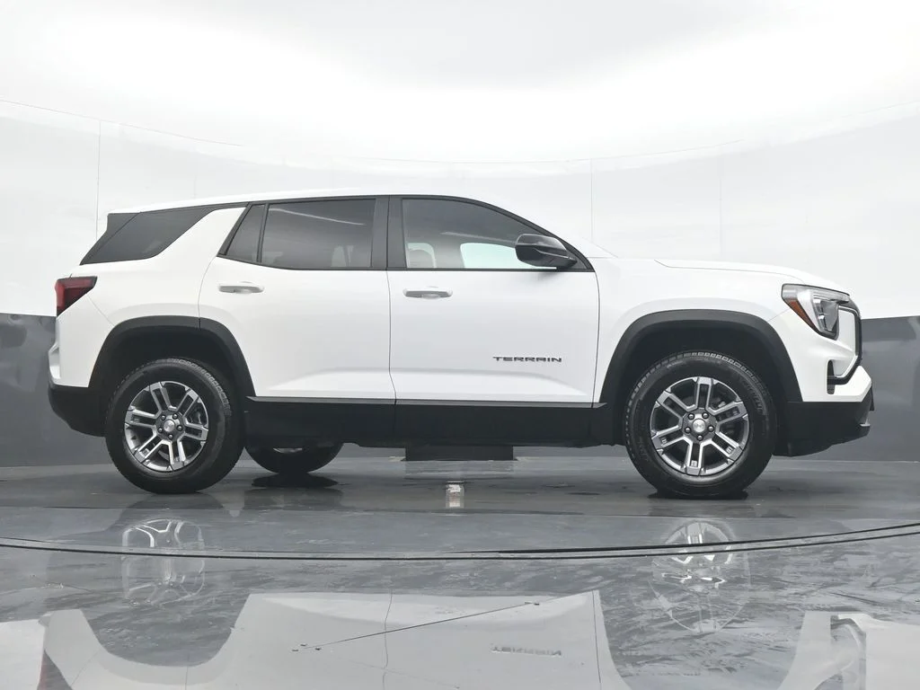 Used 2026 White GMC Elevation image 31