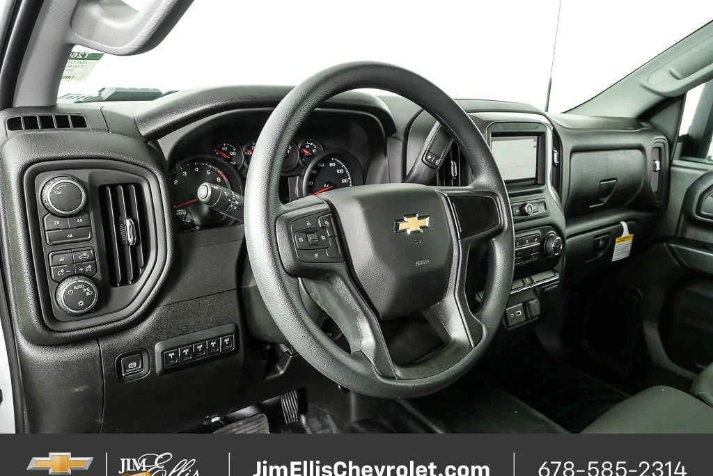 New 2026 Summit White Chevrolet WT image 4