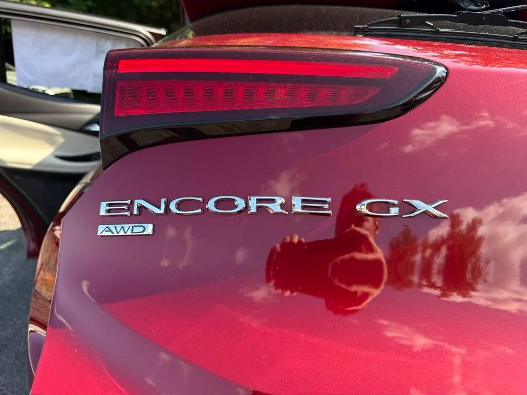 Used 2020 Red Buick Essence image 16