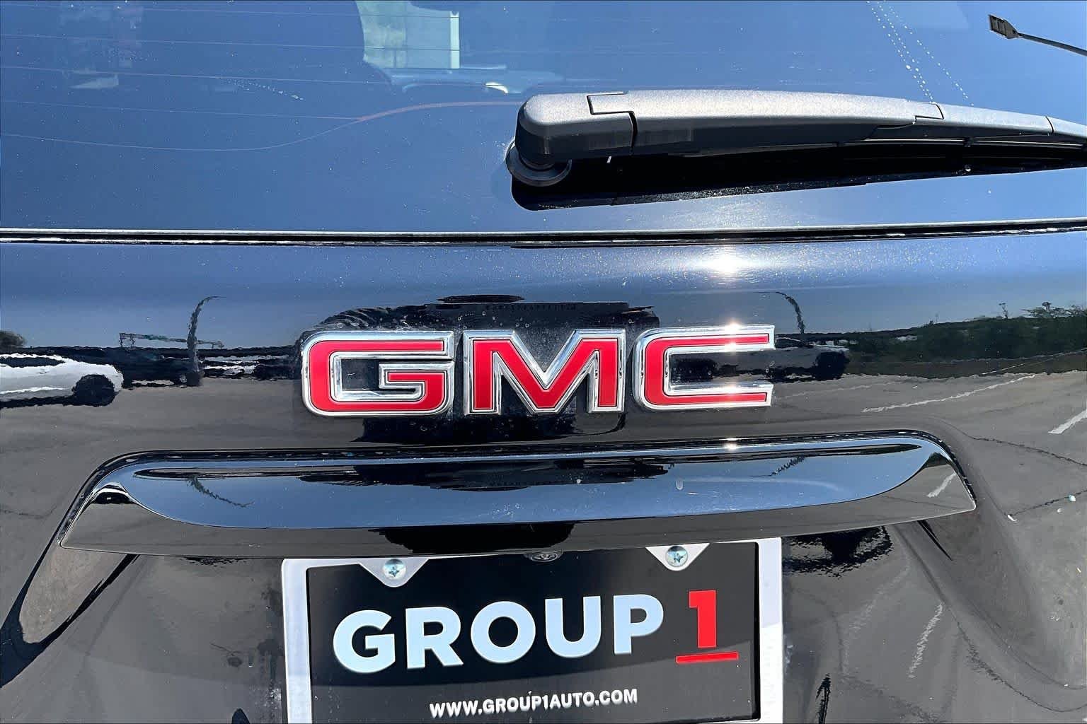 Used 2024 Ebony Twilight Metallic GMC SLE image 10