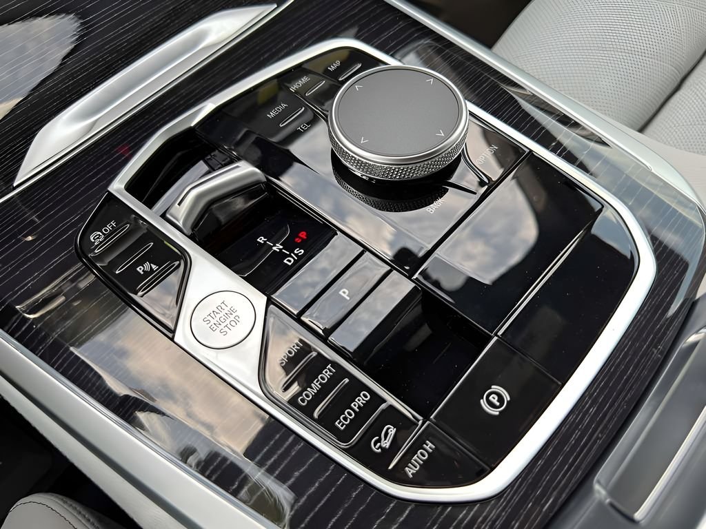 New 2026 Dravit Grey Metallic BMW xDrive40i image 15