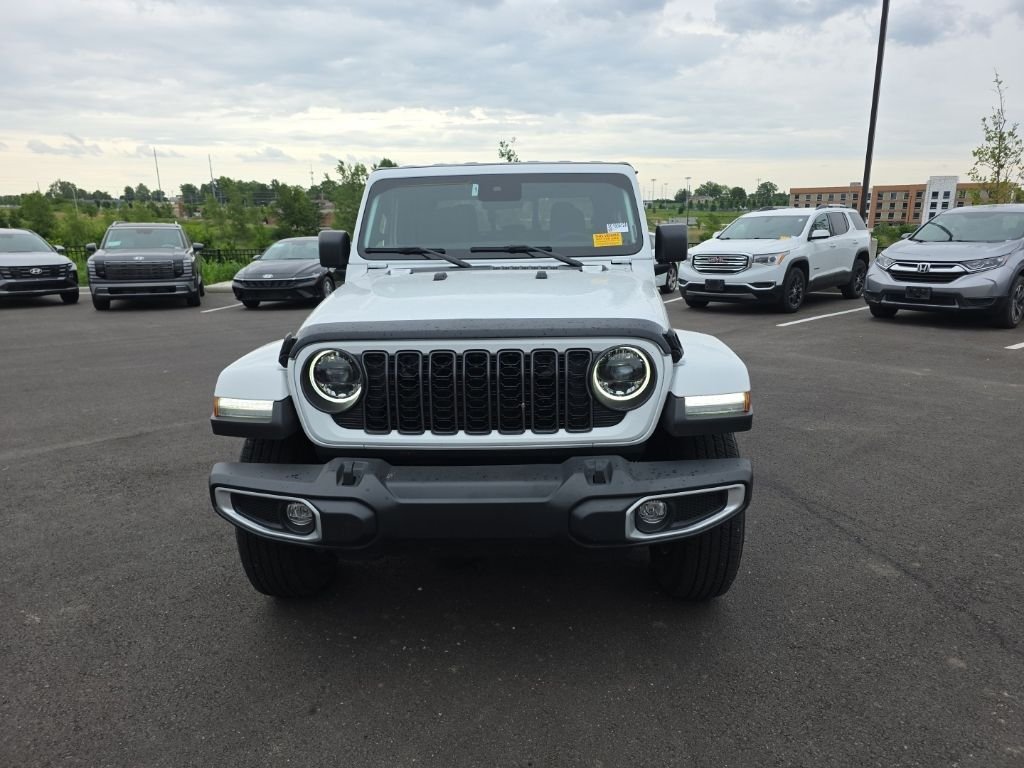 Used 2024 Jeep Gladiator Sport S with VIN 1C6HJTAG5RL111739 for sale in Kansas City