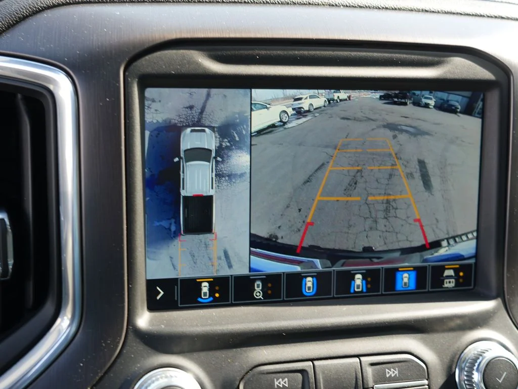 Used 2020 Black GMC AT4 image 30