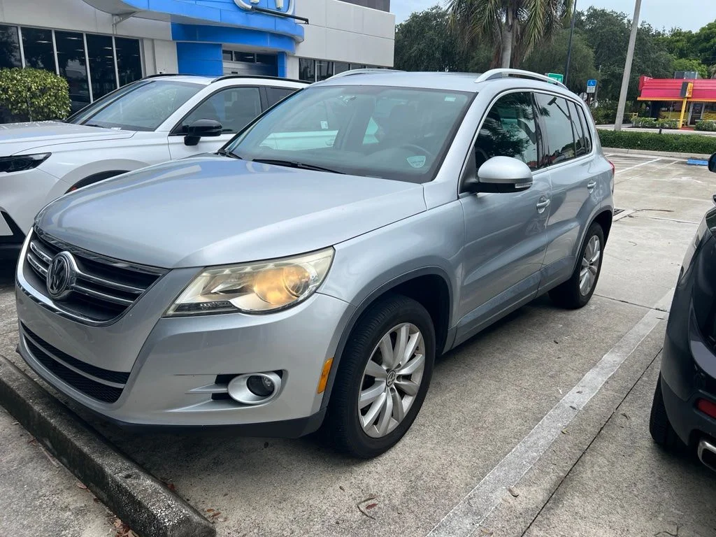 Used 2011 Silver Volkswagen  image 1