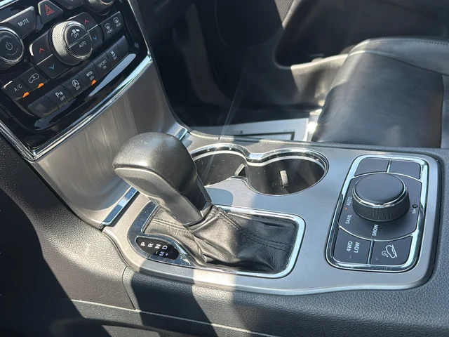 Used 2020 Gray Jeep Limited image 22