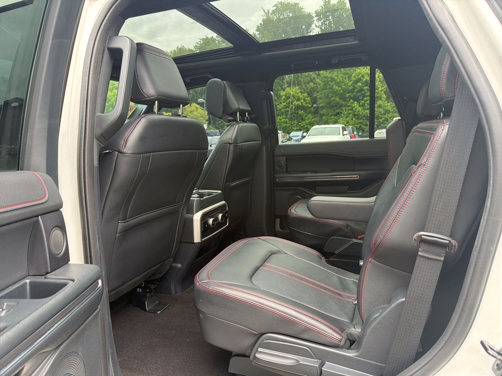Used 2023 White Ford Limited image 7