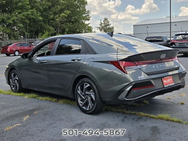 Used 2025 Gray Hyundai SEL Sport image 3