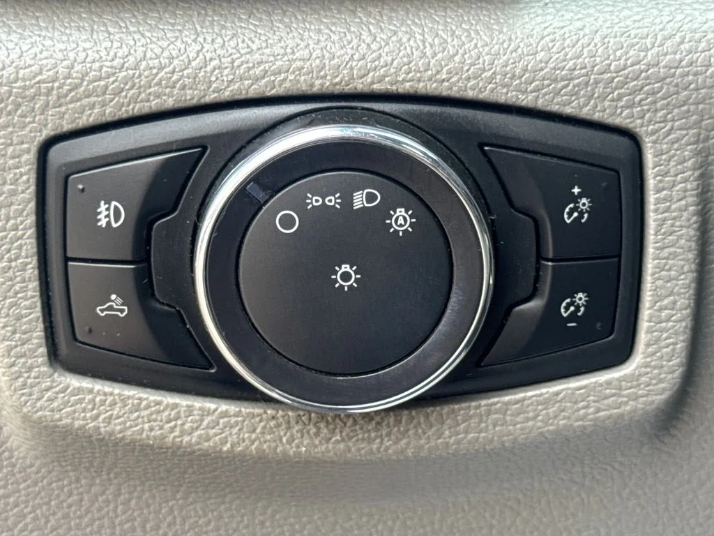 Used 2021 Oxford White Ford XL image 24