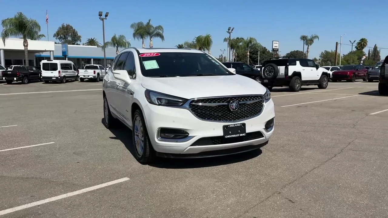 Used 2021 WHITE FROST TRICOAT Buick Avenir image 38