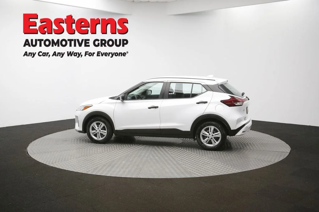 Used 2022 White Nissan S image 61