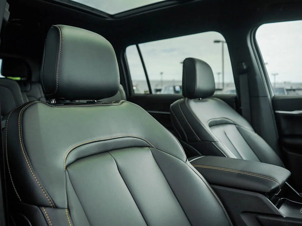 New 2026 Diamond Black Crystal Pearlcoat Jeep  image 12