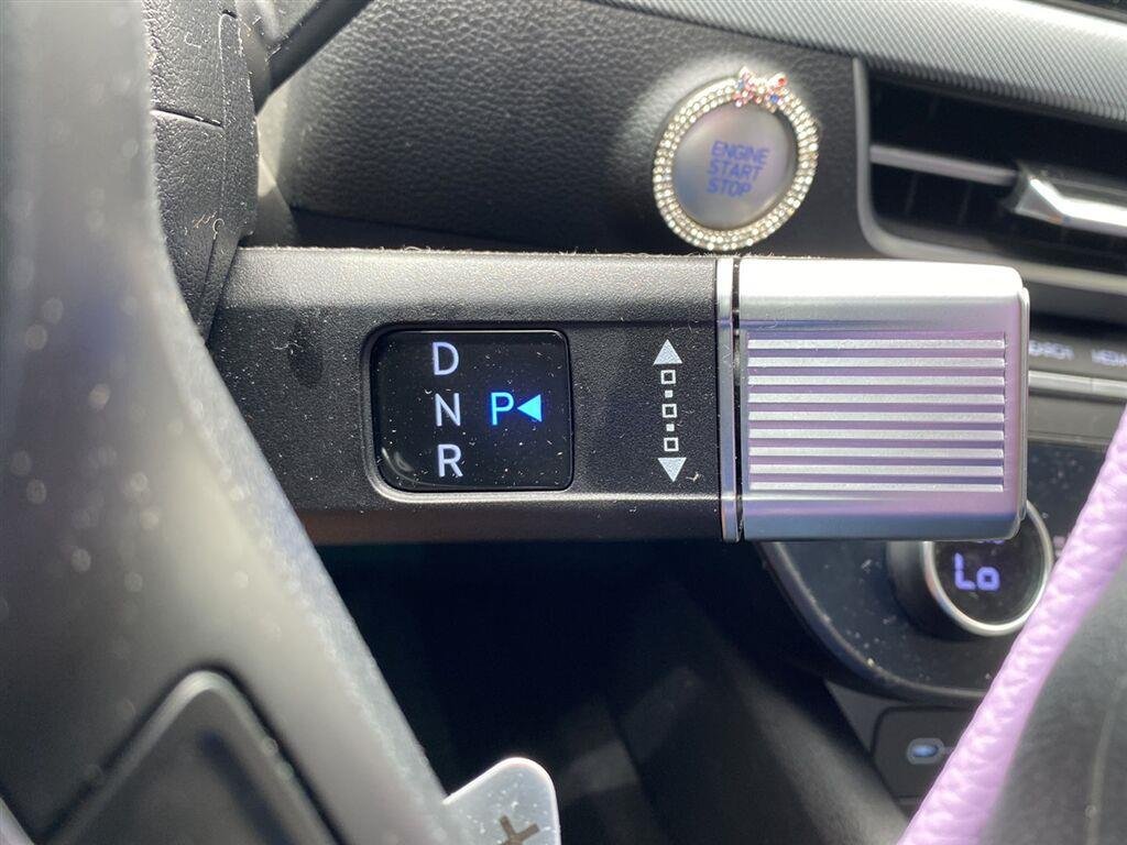 Used 2025  Hyundai  image 18