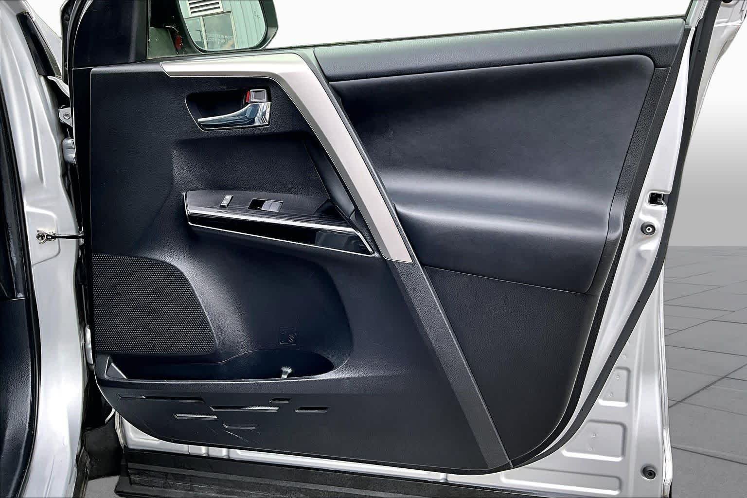 Used 2016 Classic Silver Metallic Toyota Limited image 23
