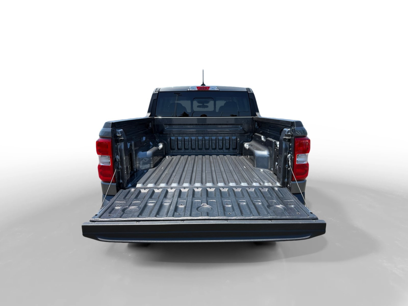 Used 2023 Carbonized Gray Metallic Ford Lariat image 17
