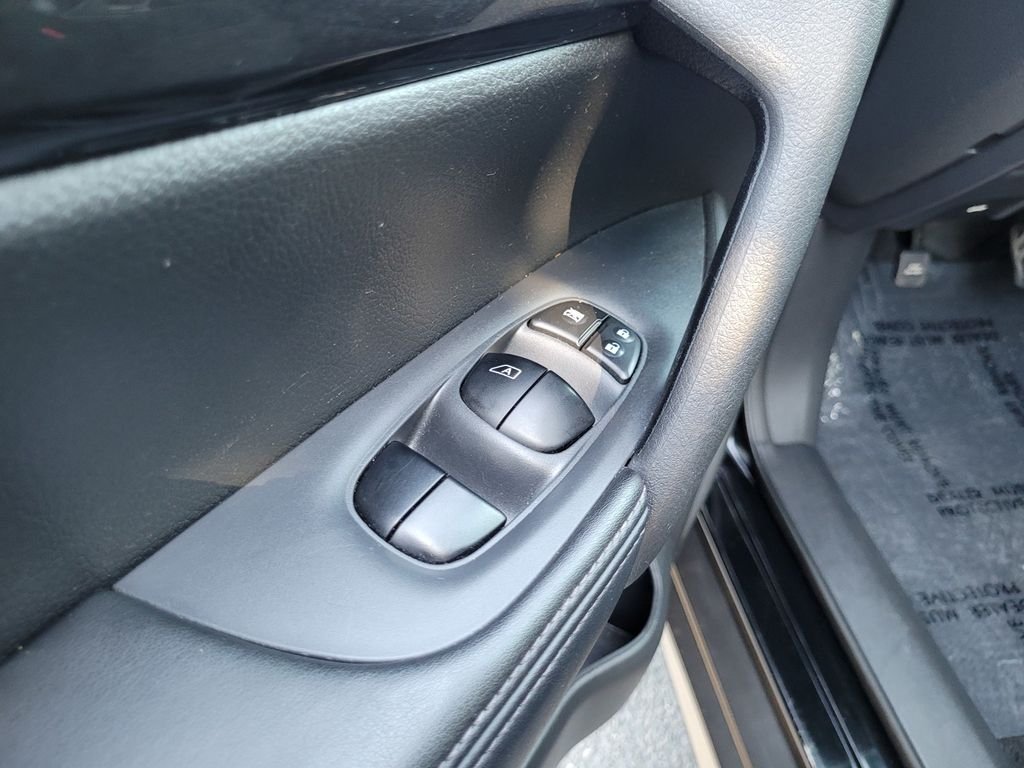 Used 2018 Black Nissan S image 26
