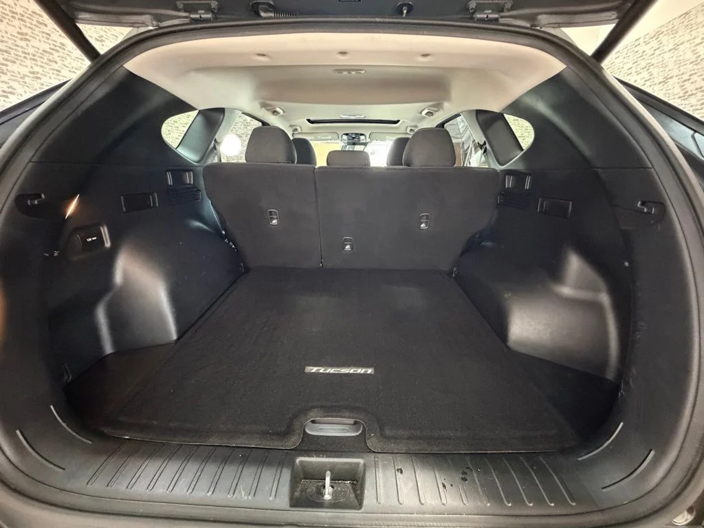Used 2022 Amazon Gray Hyundai SEL image 10
