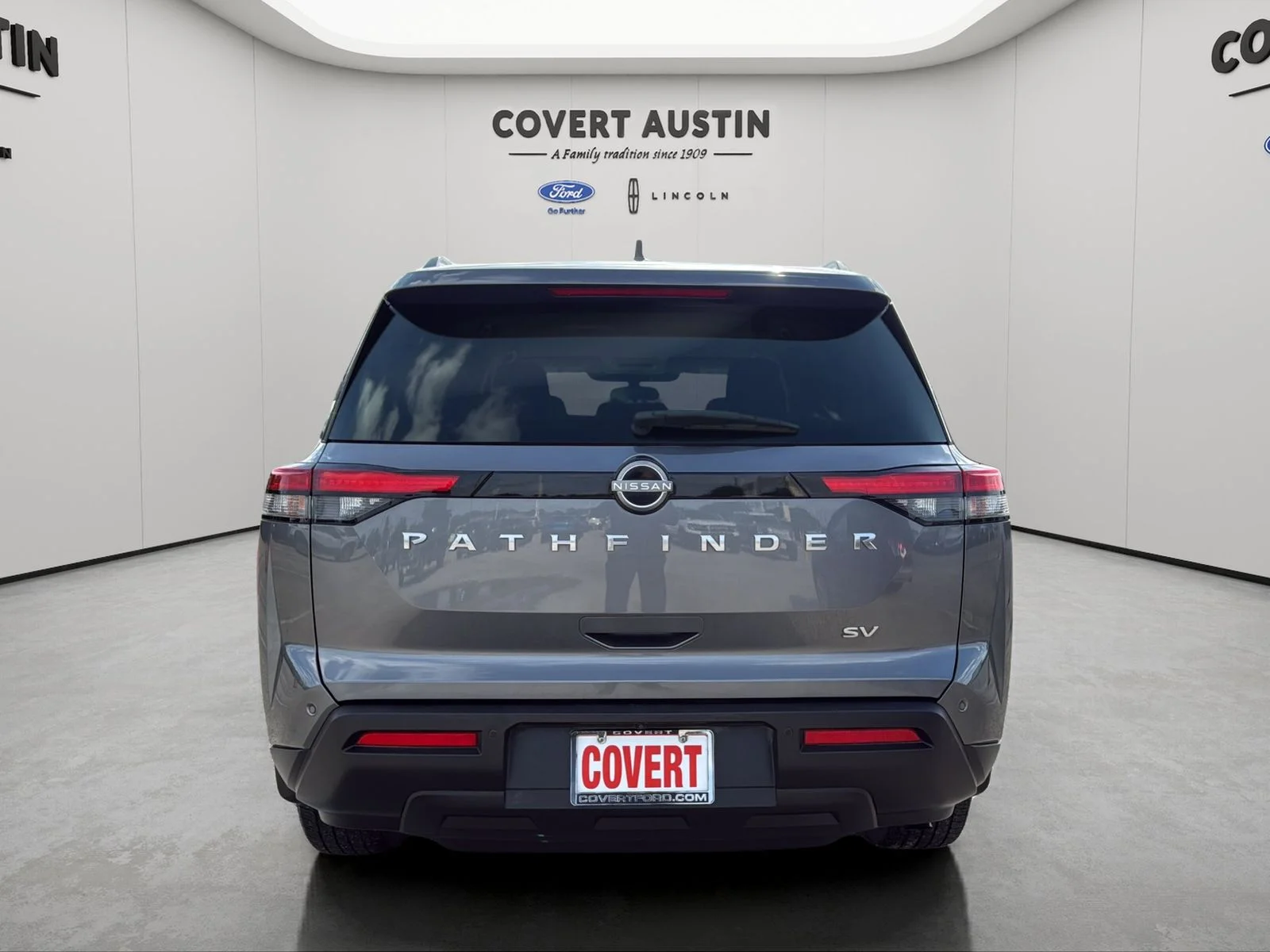Used 2024 Gray Nissan SV image 4