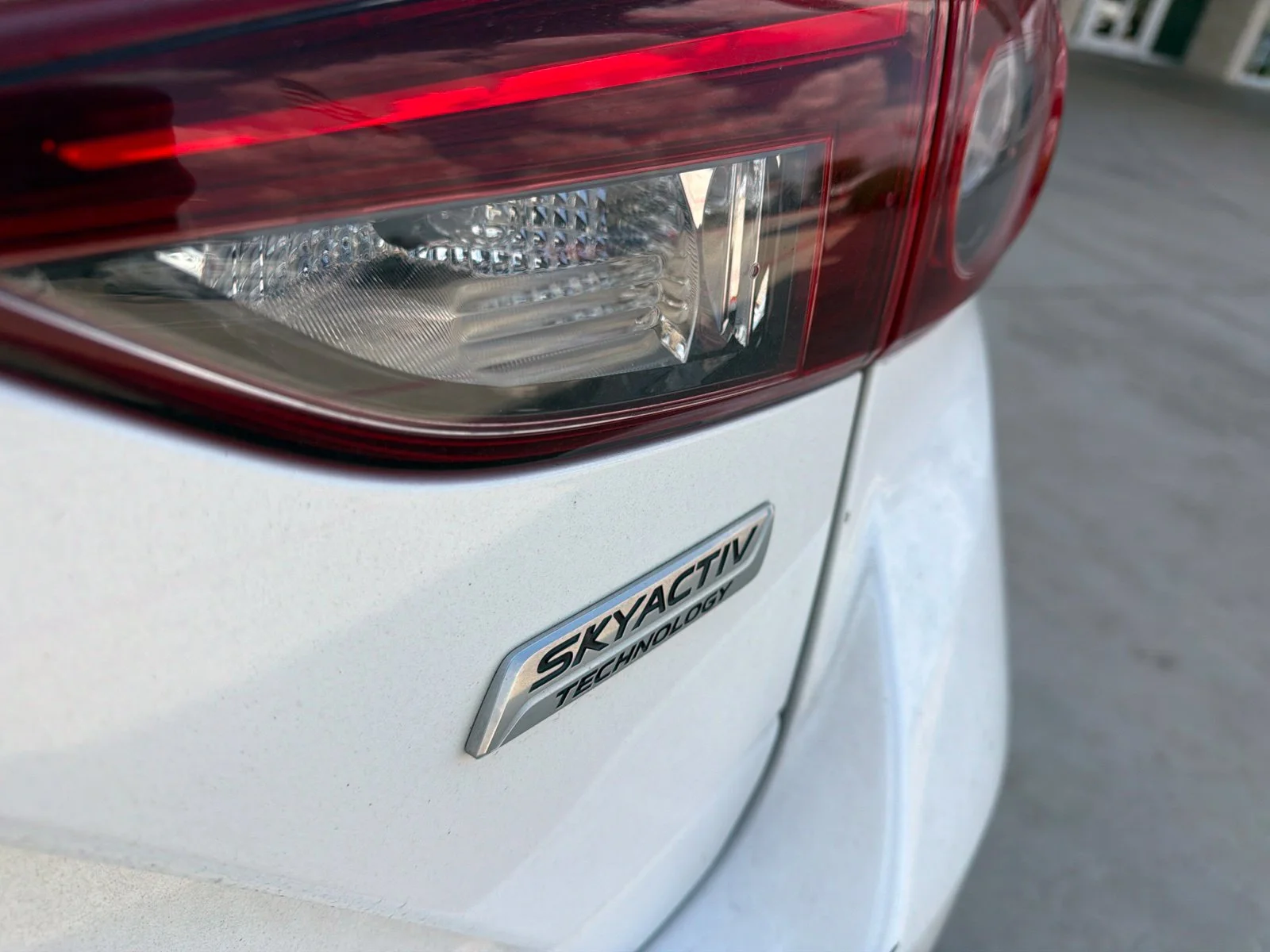 Used 2018 White Mazda Touring image 16