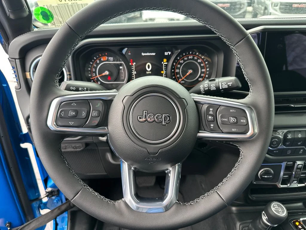 New 2026 Hydro Blue Pearl-Coat Exterior Paint Jeep Sahara image 17