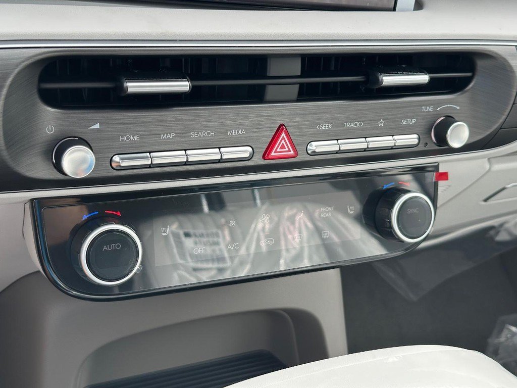 New 2027 White Hyundai SEL AWD image 32