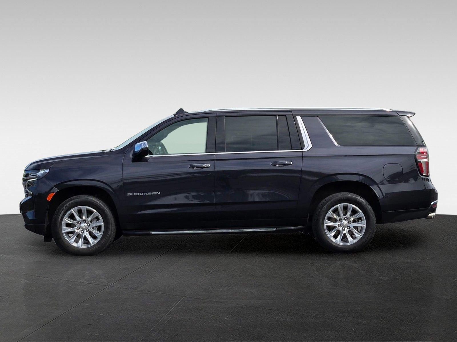 2023 Chevrolet Suburban Premier photo 3