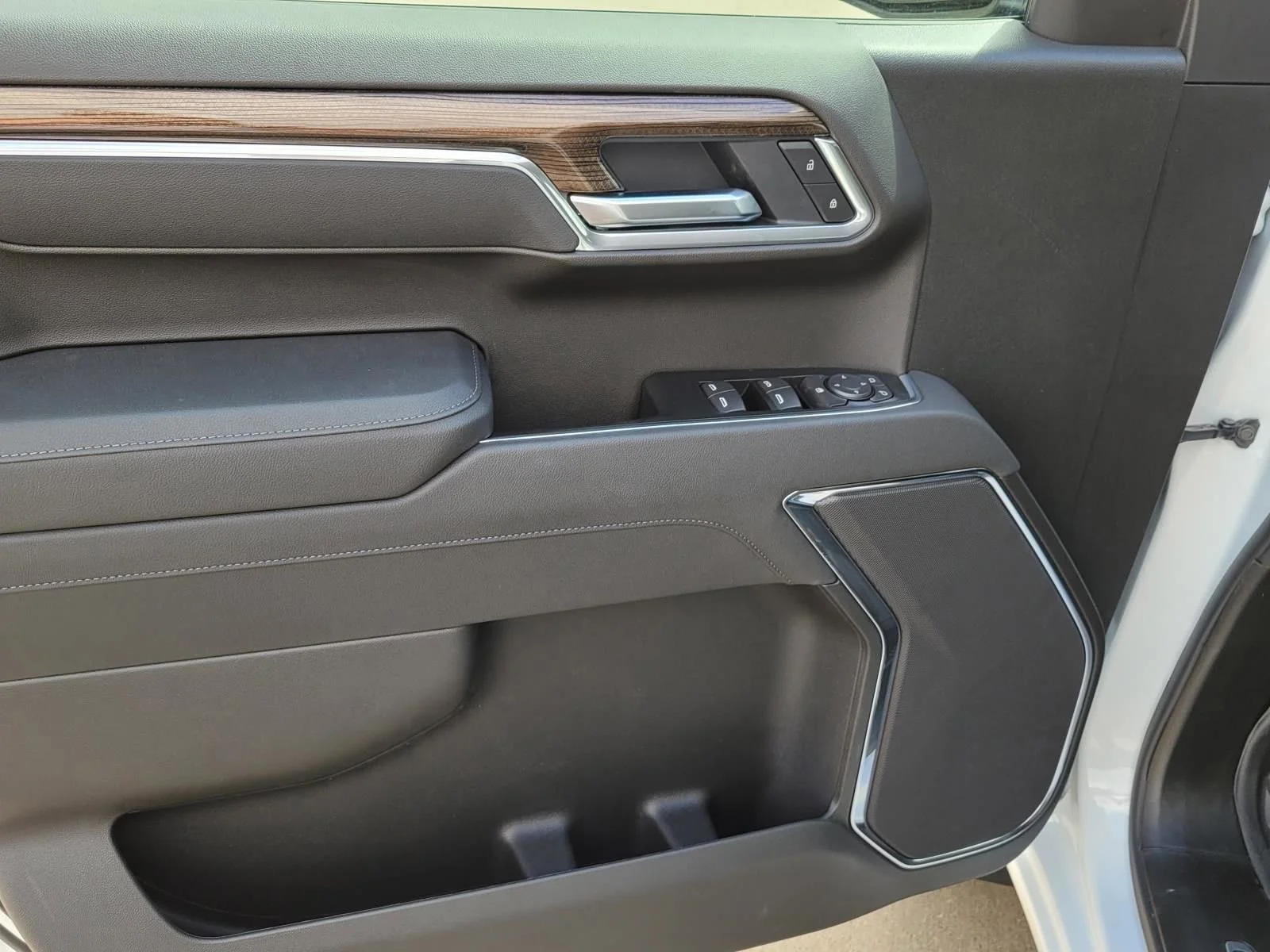New 2026 Summit White Chevrolet LT Trail Boss image 12