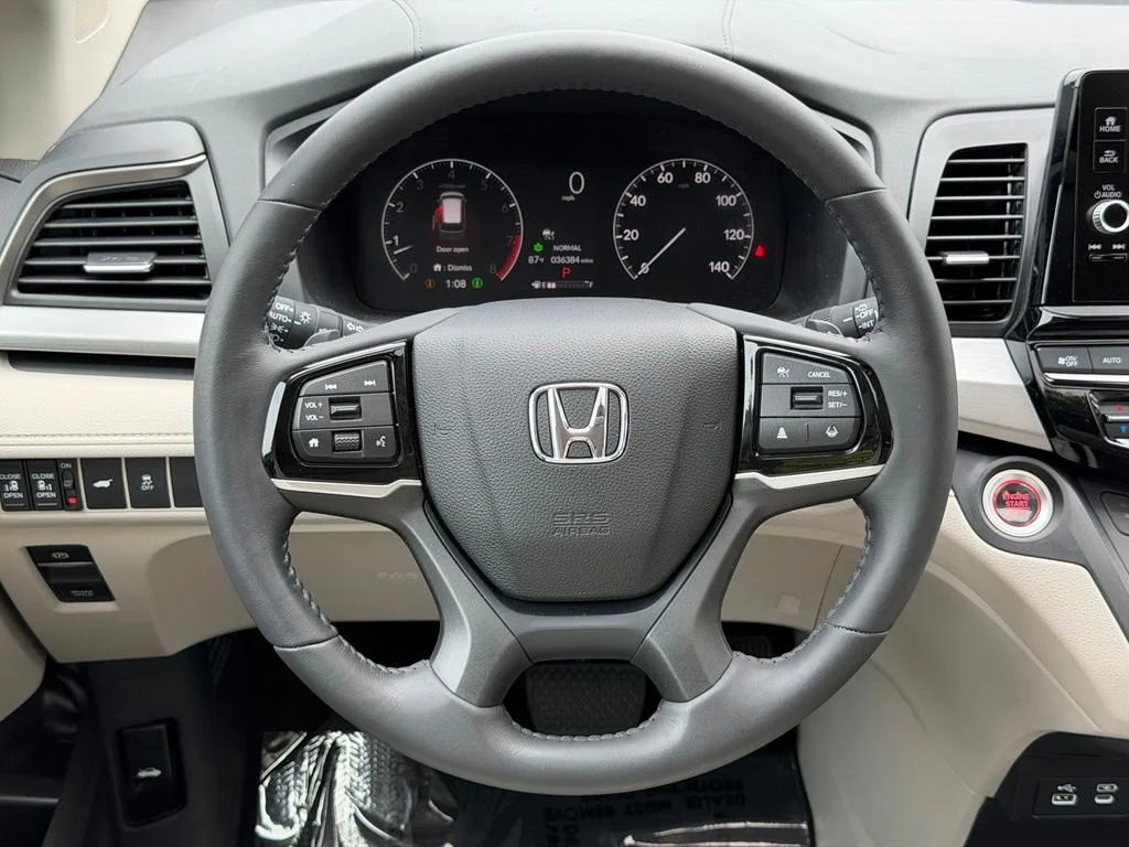 Used 2025  Honda EX-L image 32