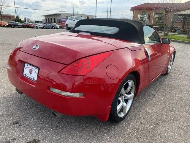 Used 2007 Red Nissan Enthusiast image 6