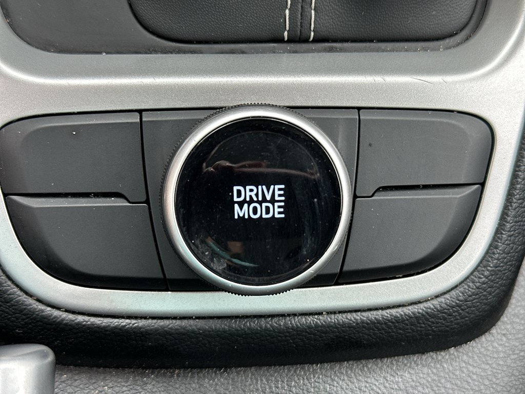 Used 2025 Onyx Black Hyundai SEL image 21