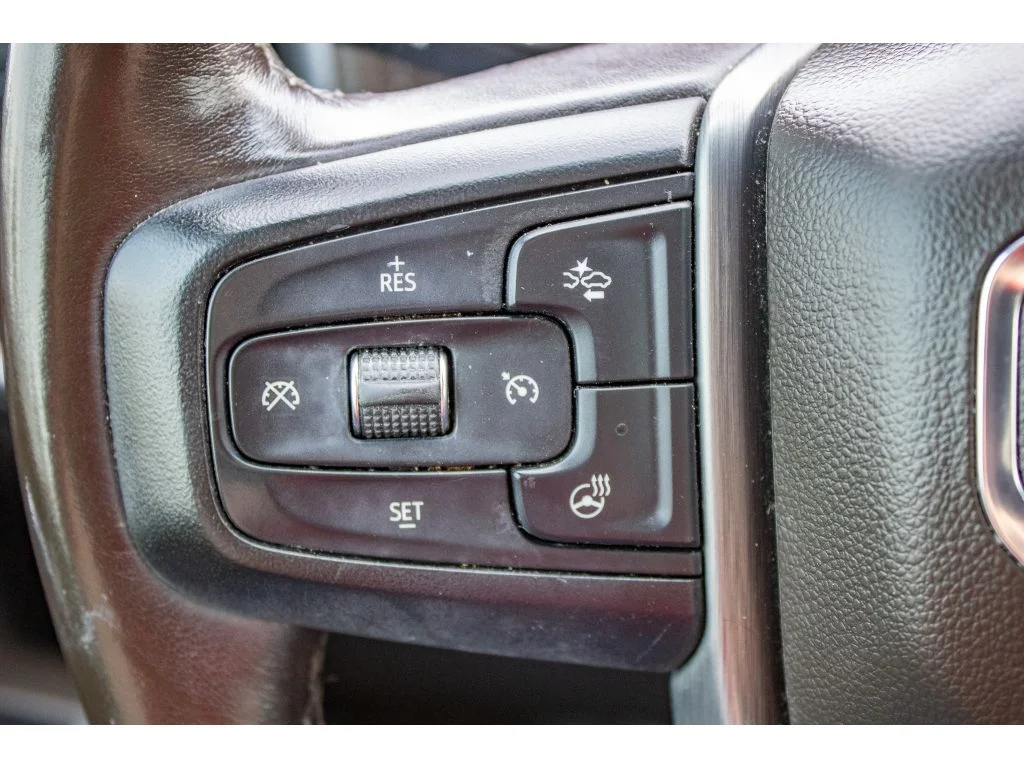 Used 2021 White Frost Tricoat GMC Denali image 39