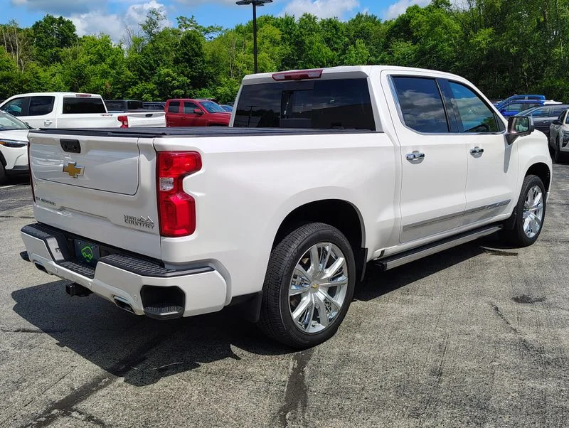 Used 2025 Beige Chevrolet High Country image 10
