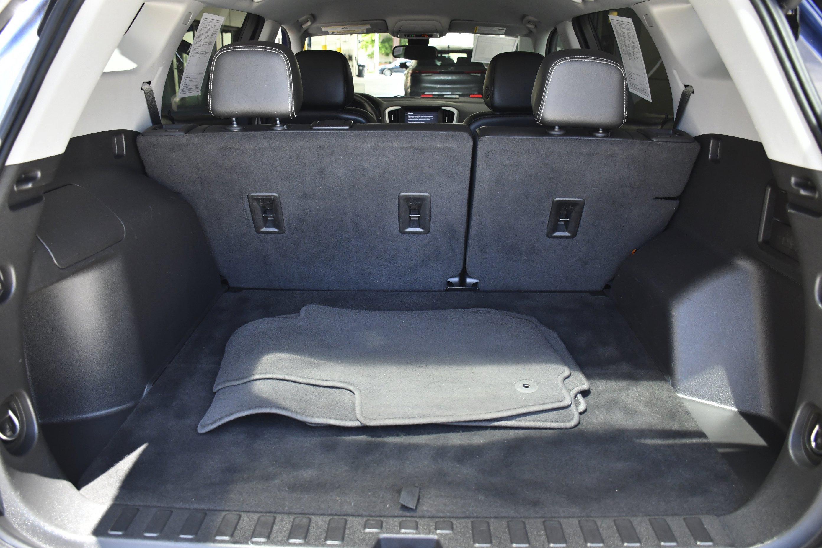 Used 2023 Marine Metallic GMC SLT image 29