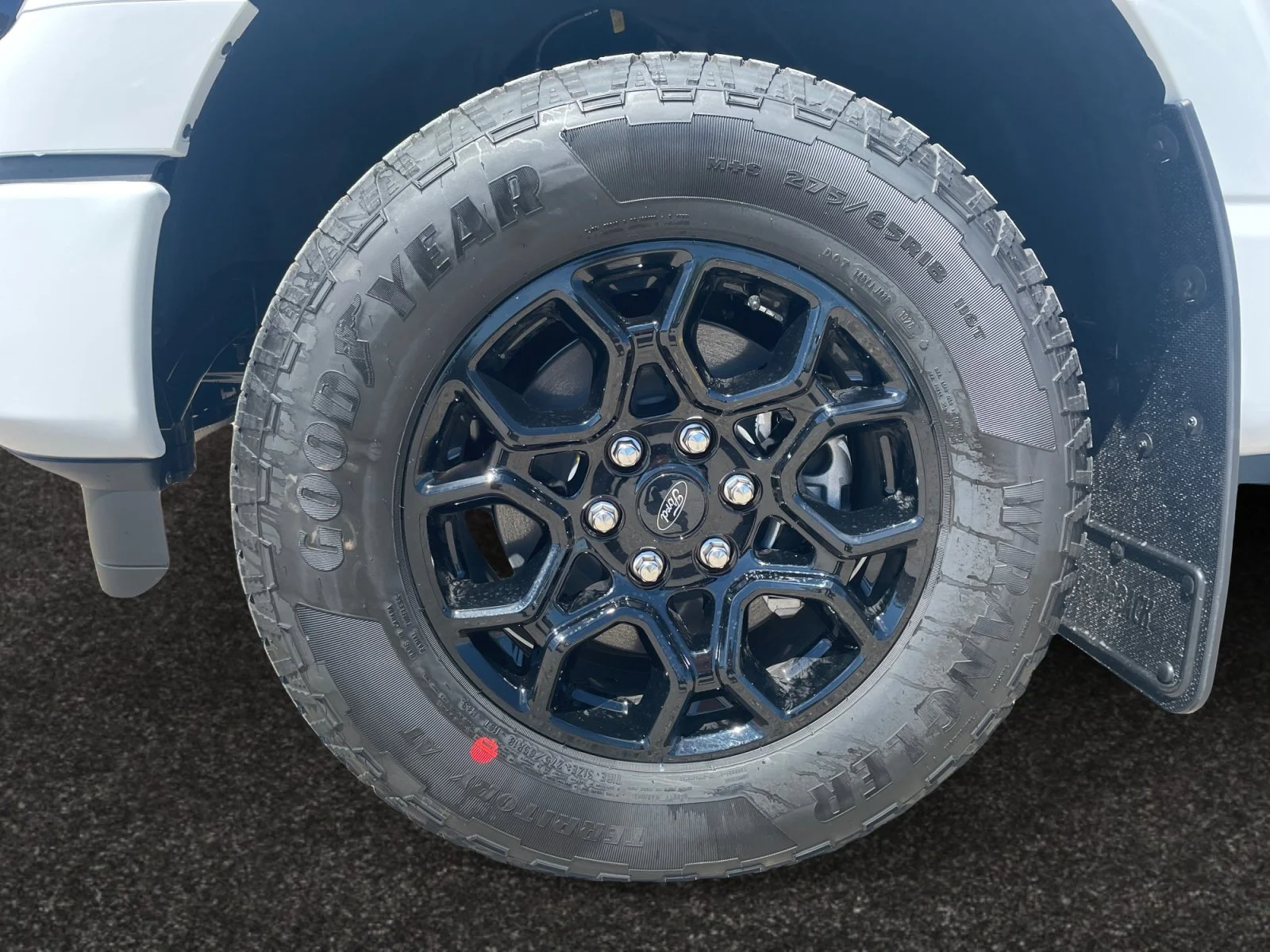 New 2026 Oxford White Ford XLT image 9