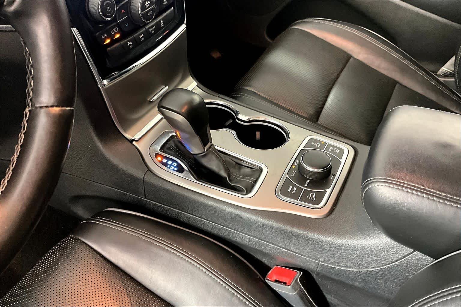 Used 2020 Granite Crystal Metallic Clearcoat Jeep Overland image 16