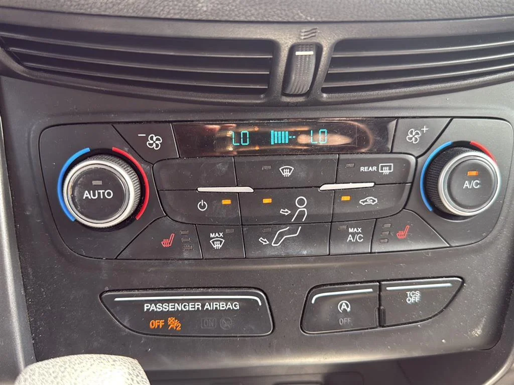 Used 2019 Ingot Silver Ford SE image 12