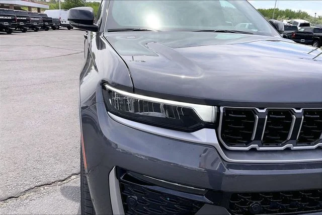 New 2026 Baltic Gray Metallic Clear-Coat Exterior Paint Jeep Summit image 34