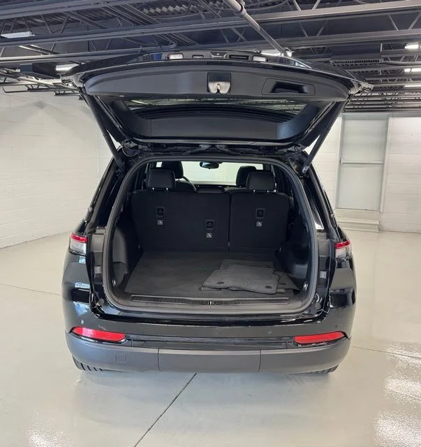 Used 2023 Black Jeep Altitude X image 9