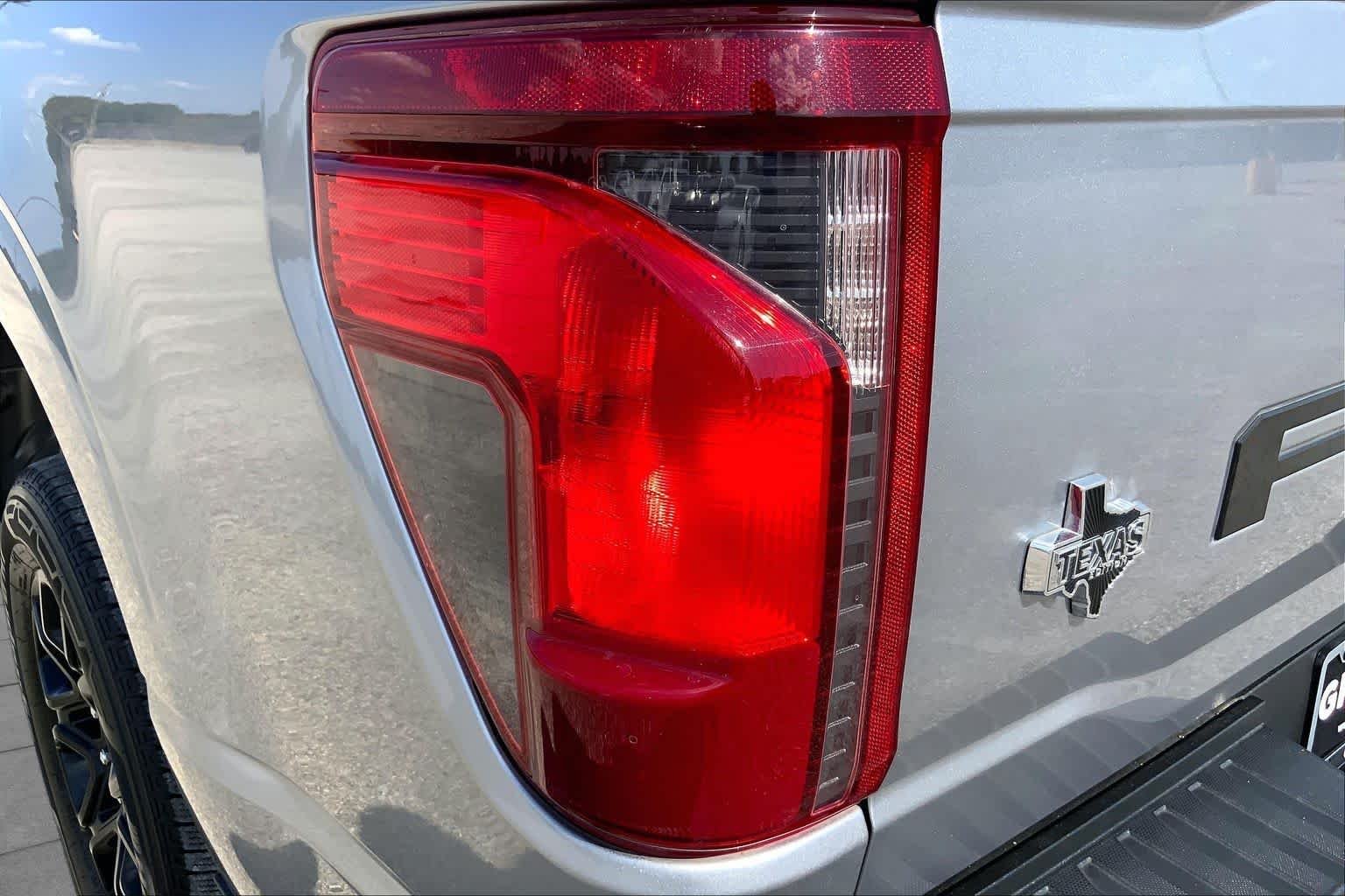 Used 2025 Iconic Silver Ford XLT image 28