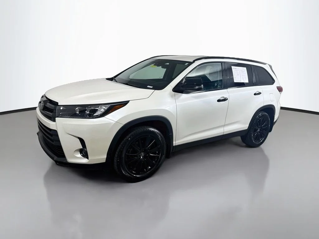 Used 2019 Blizzard Pearl Toyota SE image 3