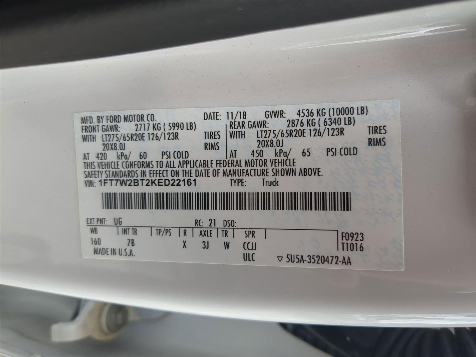 Used 2019 White Platinum Metallic Tri-Coat Ford Platinum image 37